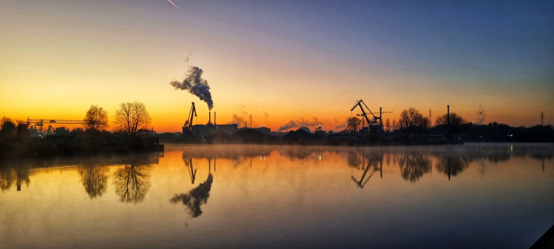 Auf dem Weg zur Arbeit - Kanal-Hafen Deusen