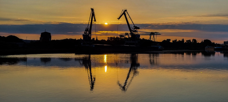 Auf dem Weg zur Arbeit - Kanal-Hafen Deusen